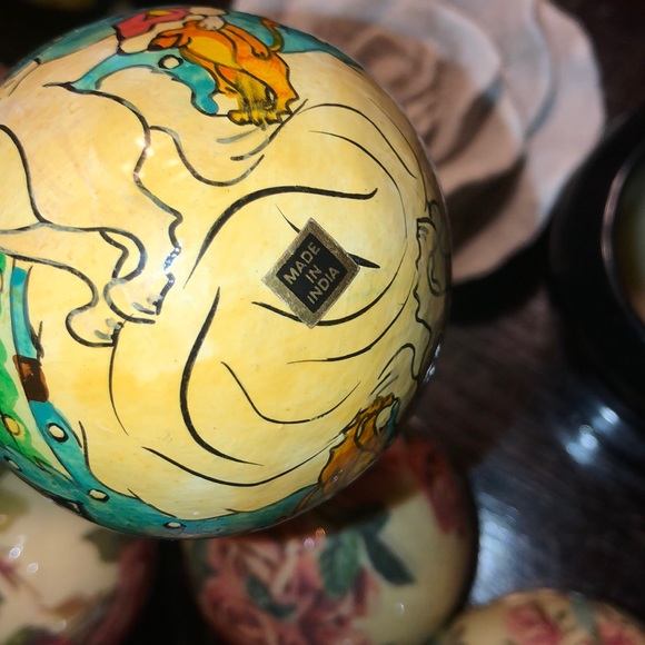 💎 Lux ornaments •🇮🇳Made in India 🇮🇳•8 total💎 - Picture 3 of 10